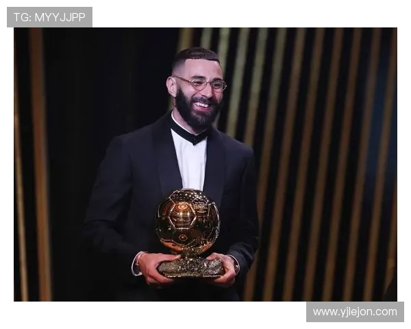 卡里姆本泽马再度闪耀赛场展现传奇前锋无与伦比的领袖风采